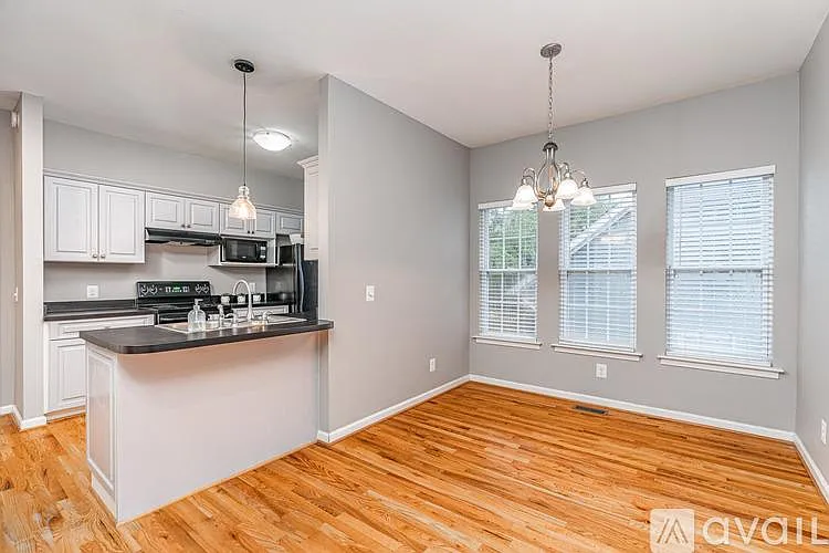 520 Summerlea Dr — Photo 8