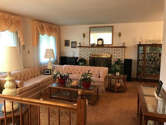 5th image of 109 Eaton Ln