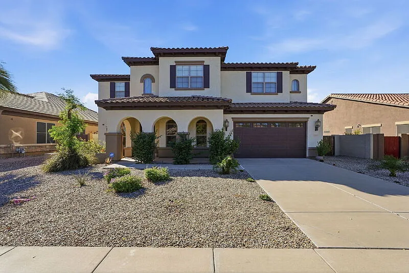 3137 E Fandango Dr