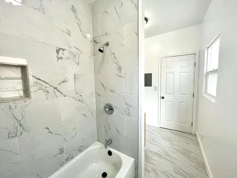 324 W Opp St #6 — Photo 7
