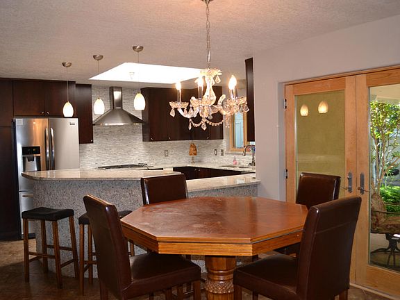 4th image of 807 McDuffie Cir NE