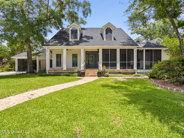 18 Cedarwood Ln, Gulfport, MS 39503