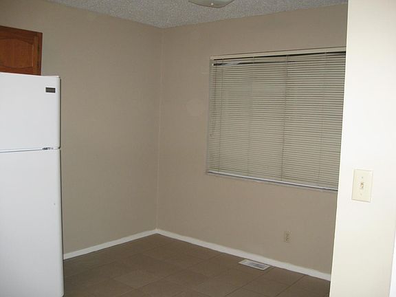 3rd image of 2901 Seneca St APT B