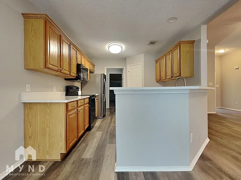 521 Denise St — Photo 4