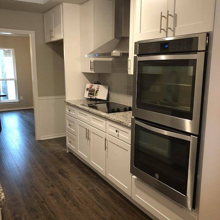 1st image of 2600 Radcliffe Dr