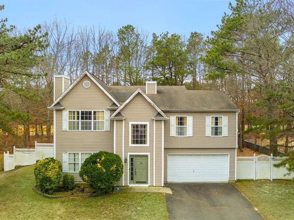 16 Timber Ridge Drive, Coram, NY 11727