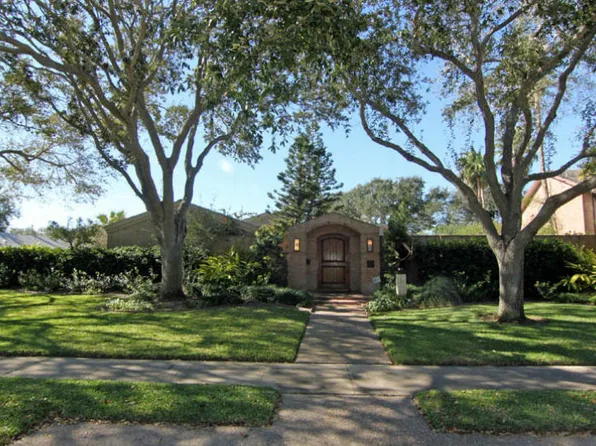 5225 Greenbriar Dr, Corpus Christi, TX 78413