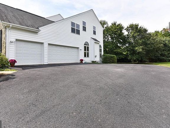 4th image of 4022 Kloman St