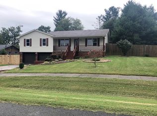 1572 Redbud Cir, Radcliff, KY 40160