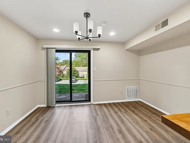 803 Valley Dr — Photo 14