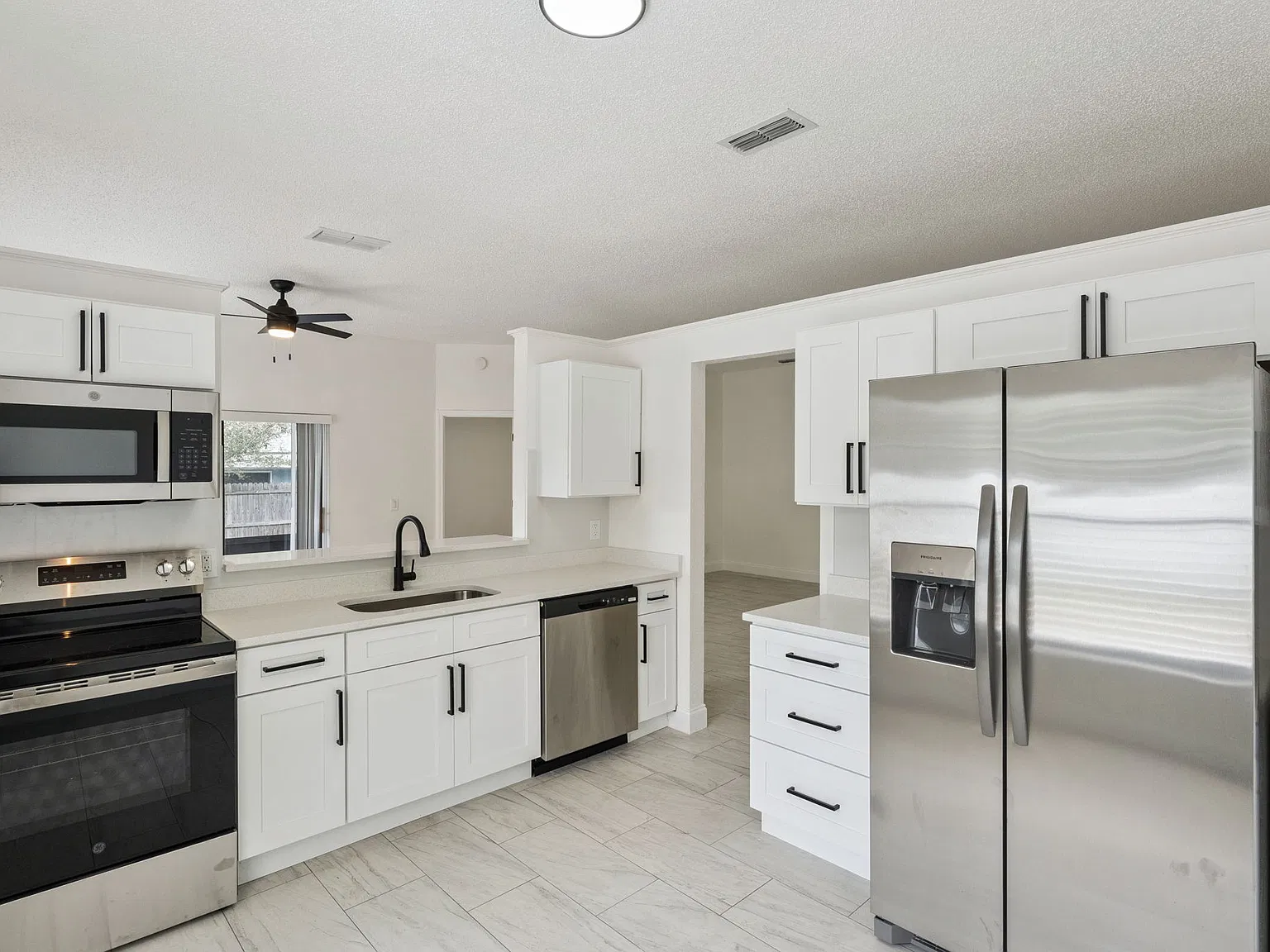 3 bed, 1446 sqft, $2,500 — Photo 2