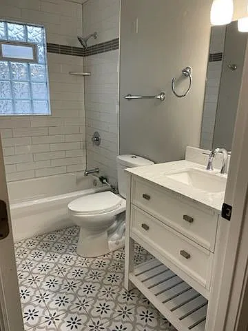 3 bed, 1300 sqft, $1,800 — Photo 2