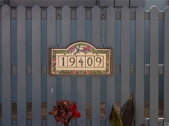 3rd image of 19409 Hinsdale Ave