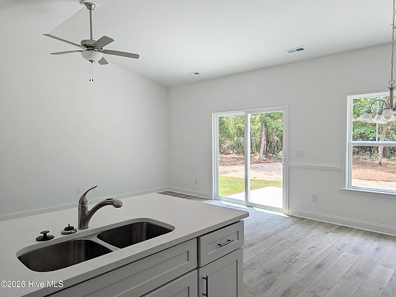4th image of 423 Vineyard Trace