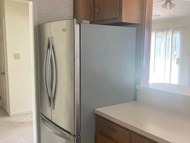 610 Barbara Ct — Photo 3