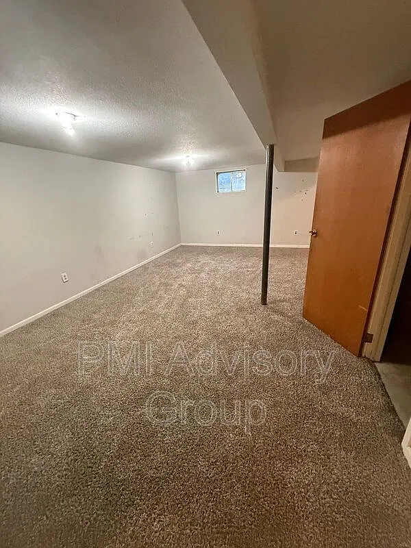 3 bed, 2.0 bath, 925 sqft, $1,275 — Photo 3