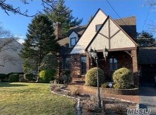 50 Keeler Ave, Merrick, NY 11566