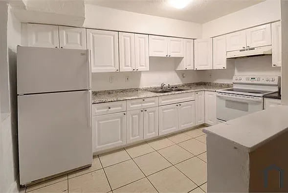 1752 SW 70th Way — Photo 8