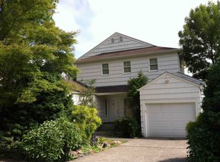 5034 Nicklas Pl NE, Seattle, WA 98105
