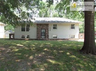1924 SW Keystone Dr, Blue Springs, MO 64014
