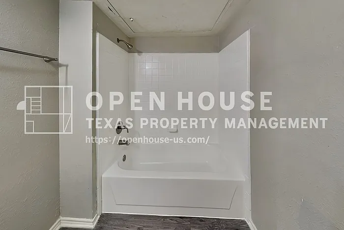 2611 Sprucewood Ln — Photo 17