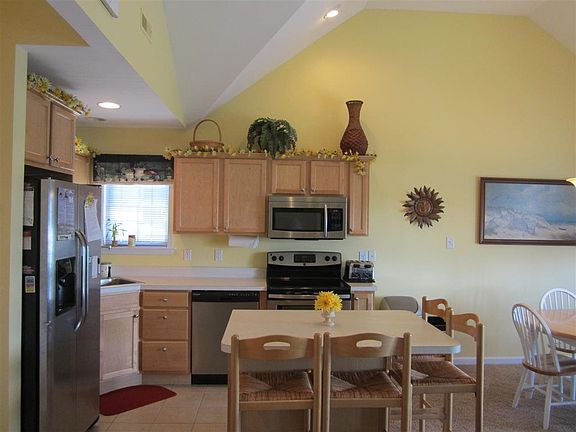 4th image of 328B West Ave #B