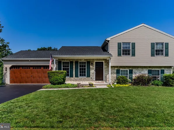 335 Lamp Post Ln, Etters, PA 17319