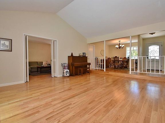 5th image of 5589 Black Ave