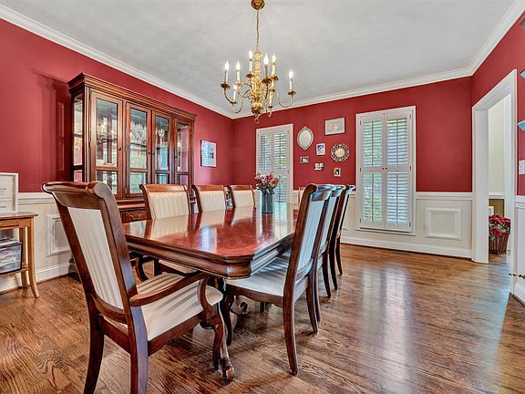 5th image of 1586 Strawberry Mountain Dr