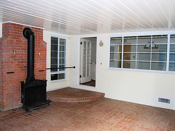 4th image of 94 Sandburg Dr