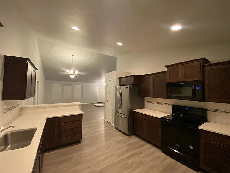 817 S Apple Pl — Photo 3