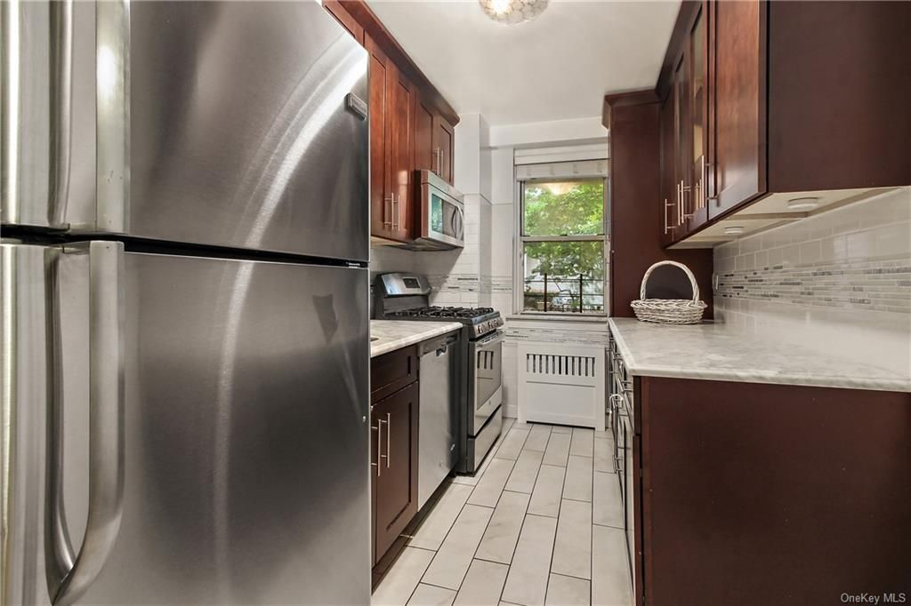 3 Bed 2 Bath Property, New York • 1,300 Sq Ft