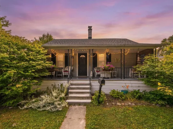 69894 Beebe St, Richmond, MI 48062