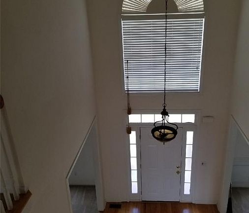 5th image of 2412 Wilshire Way