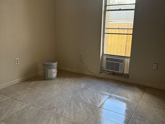 5th image of 3114 Holly St