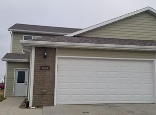 702 26th St NW #B, Mandan, ND 58554