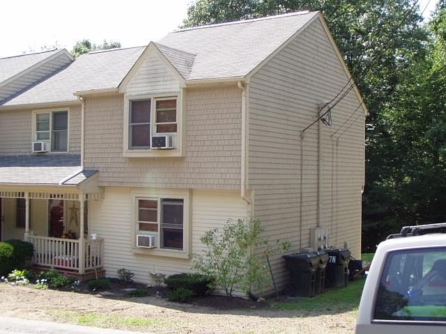 2nd image of 77 Niblick Cir