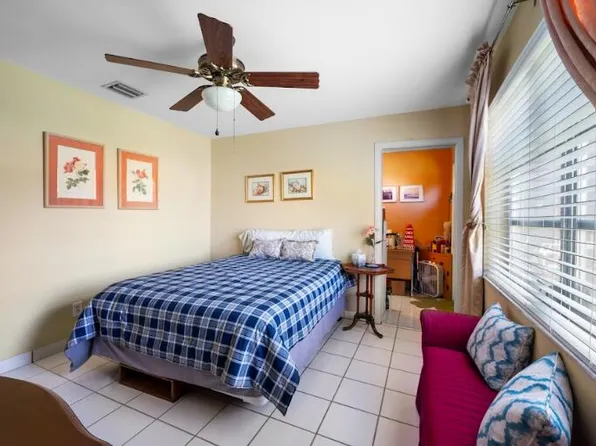 699 NE 40th Street, Oakland Park, FL 33334