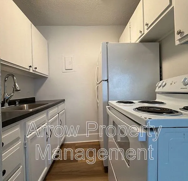 1215 E St #4 — Photo 5