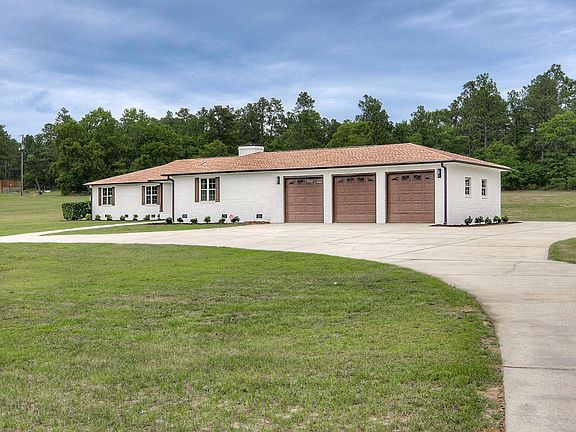 4th image of 12 Mountain Laurel Dr