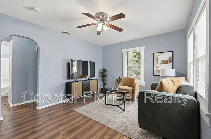 2 bed, 1.0 bath, 810 sqft, $1,695 — Photo 4