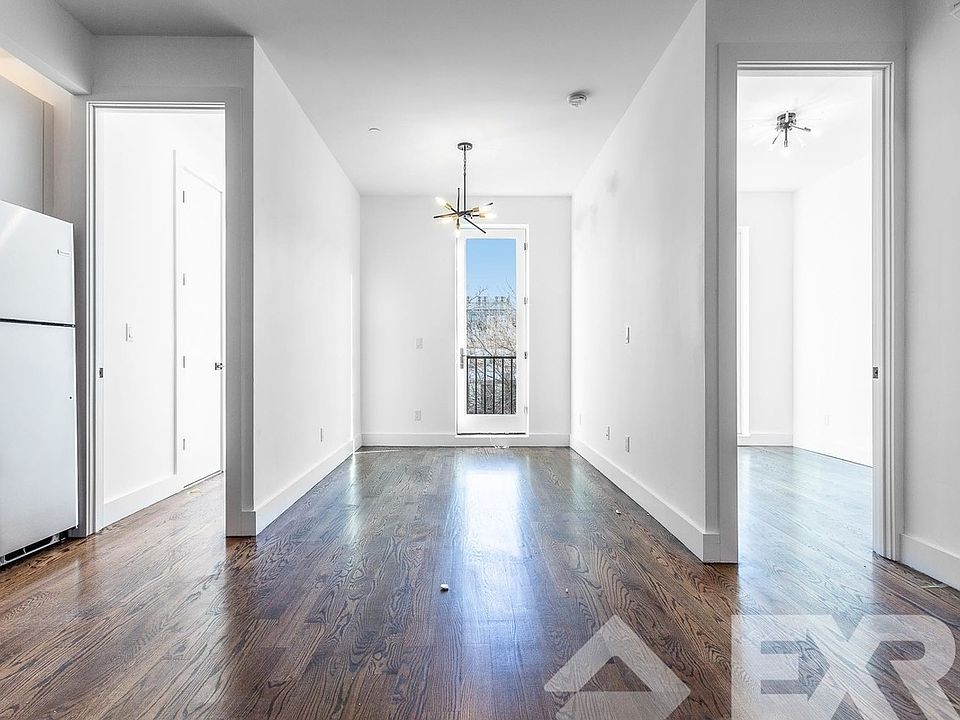 1st image of 194 Scholes St #4S