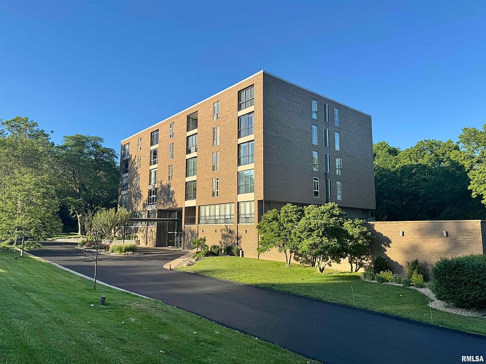 1st image of 4444 N Knoxville Ave #205-206