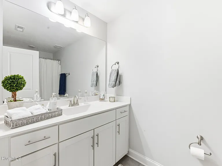 4406 Finch Ln — Photo 23
