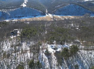 400 Crossings View Rd, Paw Paw, WV 25434