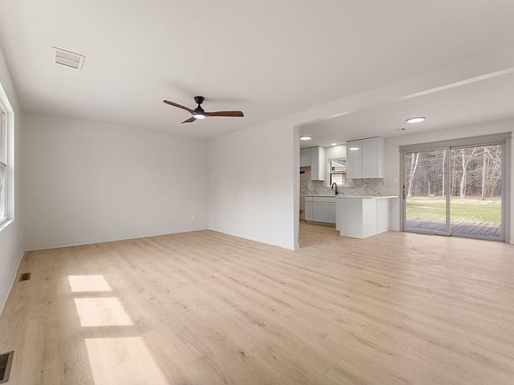 3rd image of 2403 Thomas Rd