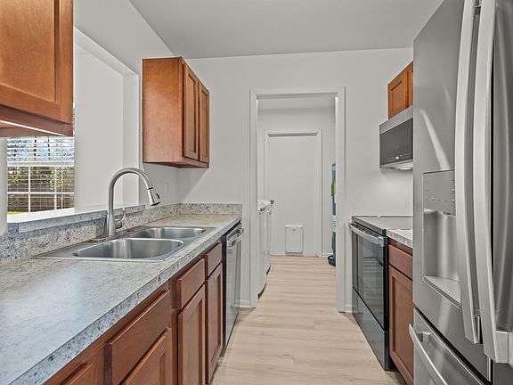 5th image of 478 Linda Ct