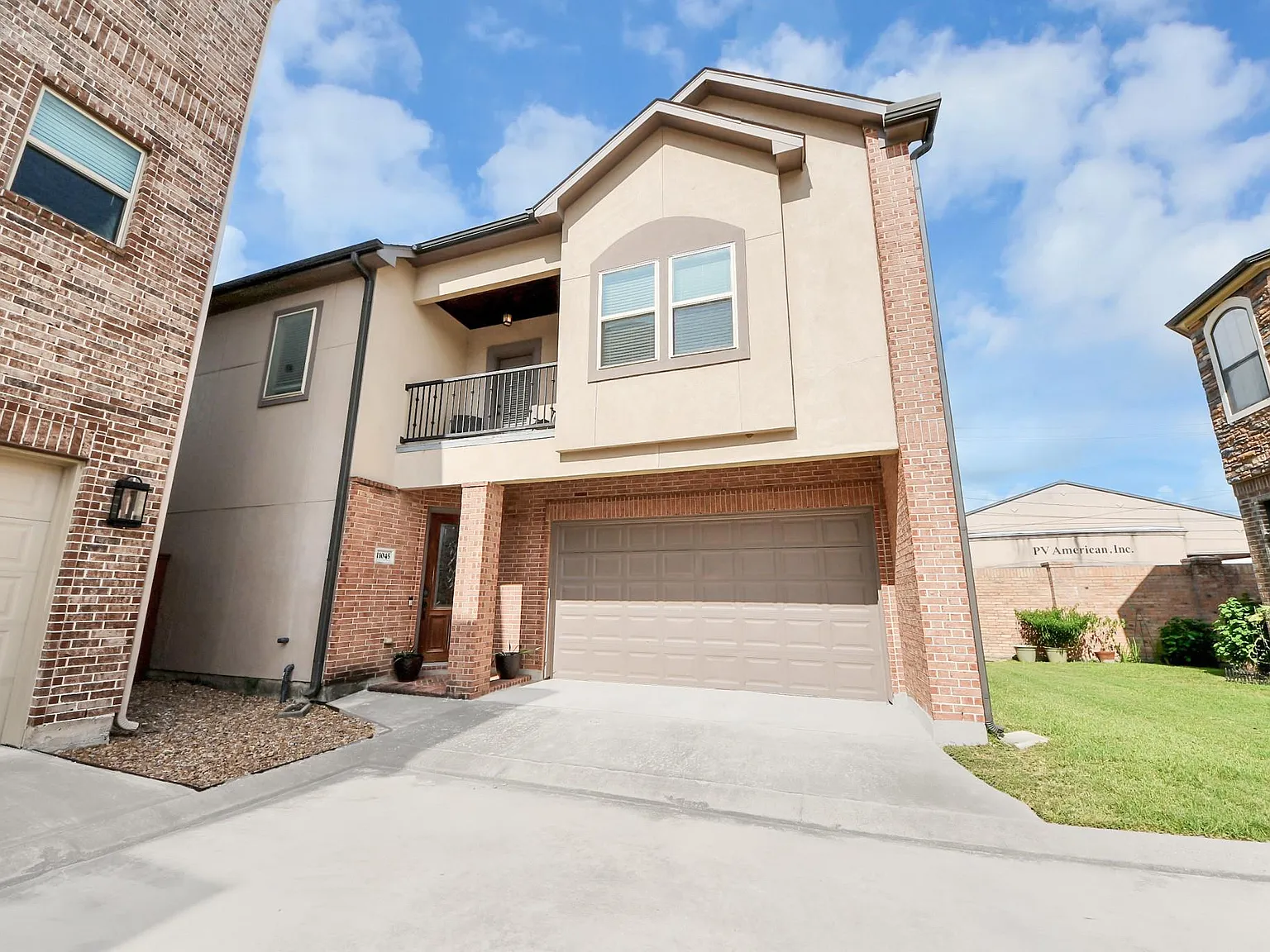 4 bed, 3.0 bath, 2689 sqft, $3,000 — Photo 2
