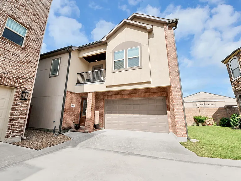 11045 Upland Forest Dr — Photo 2