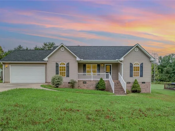 141 Saige Ct, Burlington, NC 27217